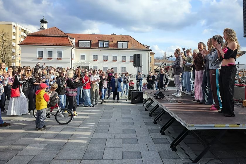 Junge Menschen setzen sich politisch ein